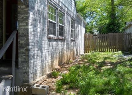 Building Photo - 2424 N Kellett Ave