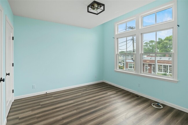 Building Photo - 269 Bayville Ave