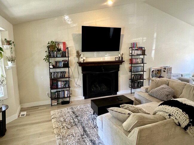 Living room, renovated 2021 - 10205 7th Pl SE