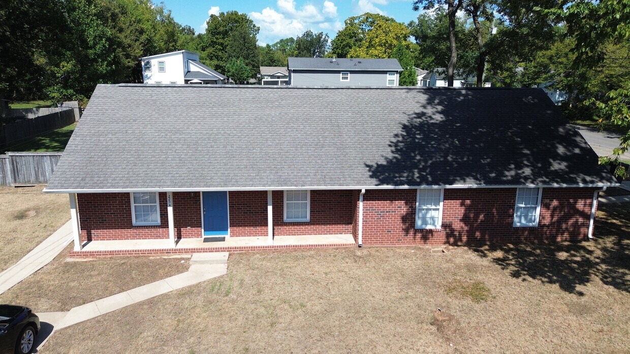 Foto principal - 225 E Chestnut St