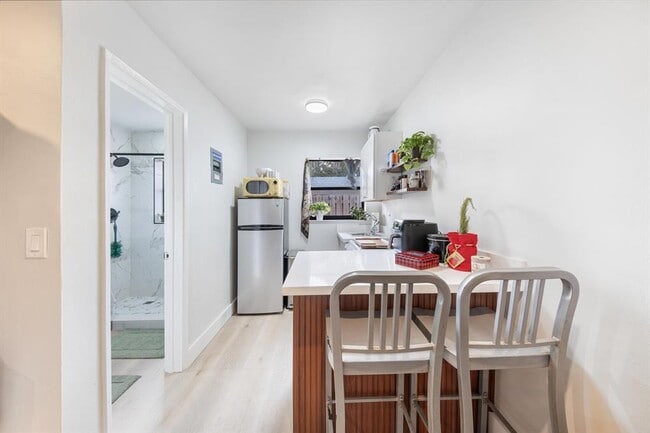 Foto del edificio - 901 NE 40th St