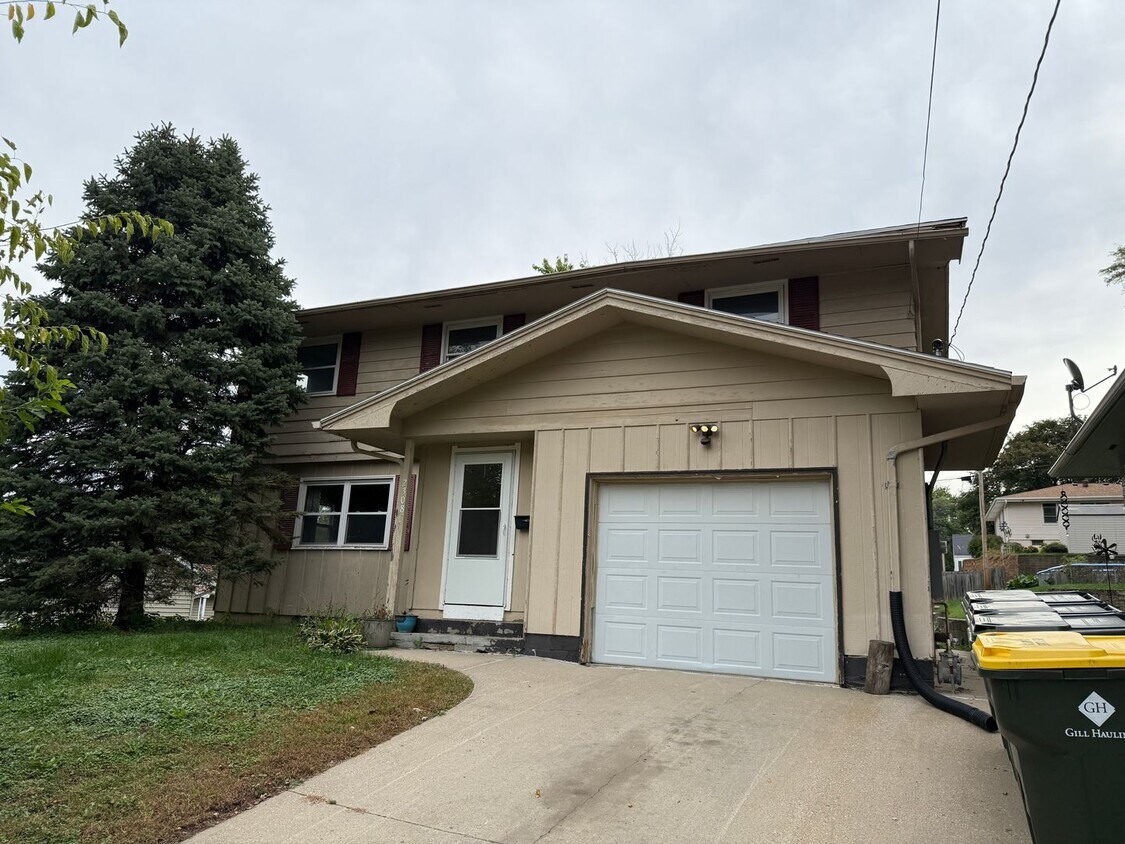 Foto principal - Spacious 5-Bedroom Home for Rent in Sioux ...