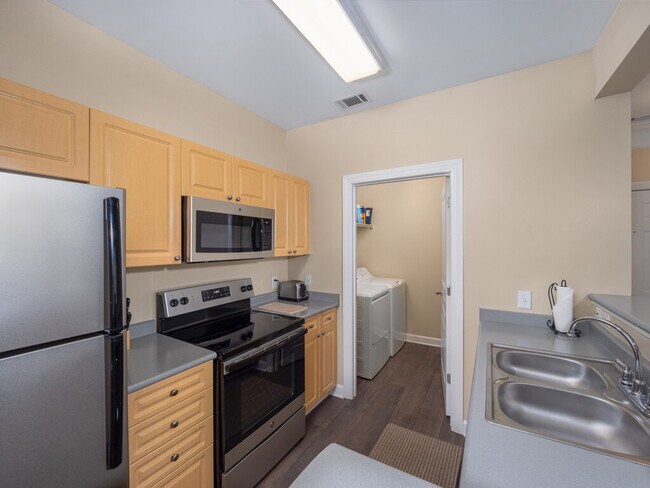 Foto del edificio - 2200 Piney Plains Rd