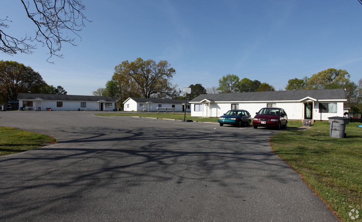 Primary Photo - 515 River Rd