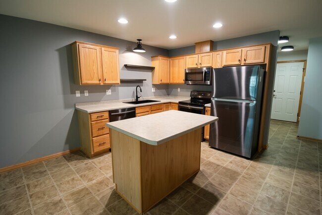 Foto del edificio - 3057 Venice Ln NW