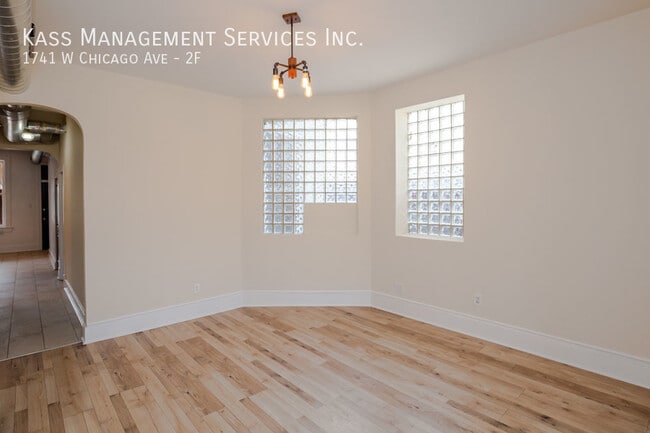 Building Photo - 1741 W Chicago Ave