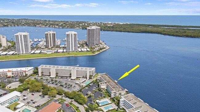 Foto del edificio - 52 Yacht Club Dr