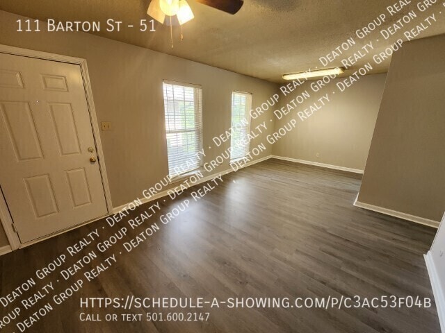 Primary Photo - 111 Barton St