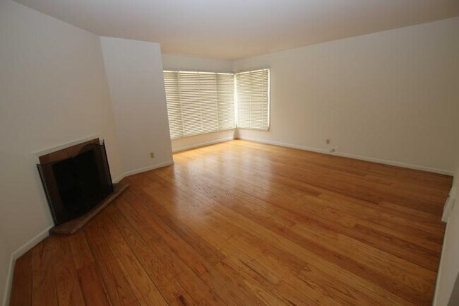 Building Photo - 1 bedroom in San Francisco CA 94115