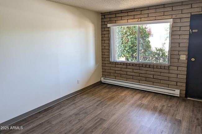 Building Photo - 8469 E Yavapai Rd