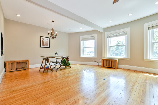 Building Photo - 1011 Beacon St