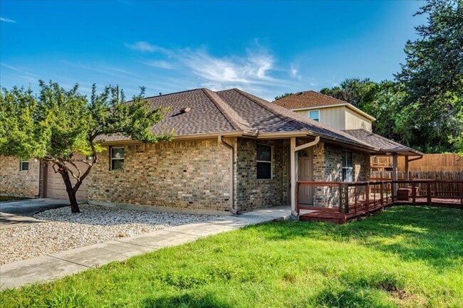 Building Photo - 1004 Misty Acres Dr