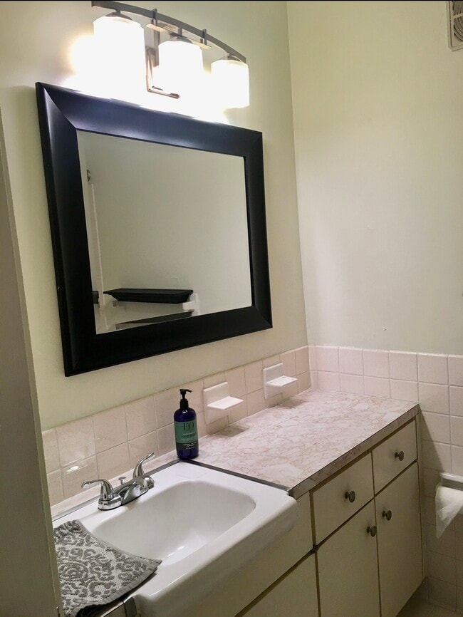 Baño 2 - 1900 Richard Jones Rd