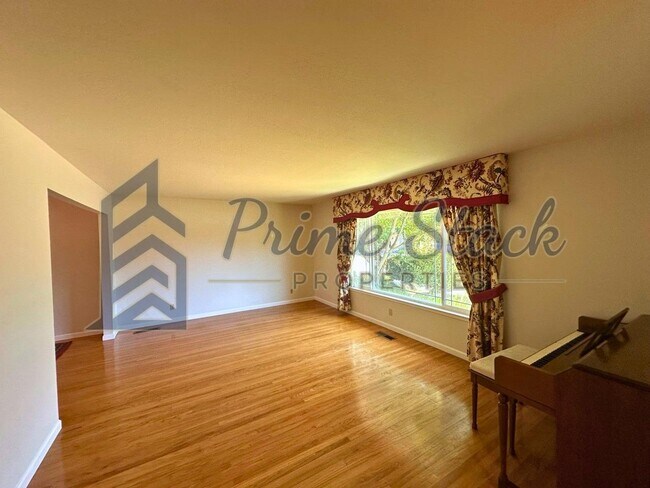 Building Photo - 2391 Sandpiper Way