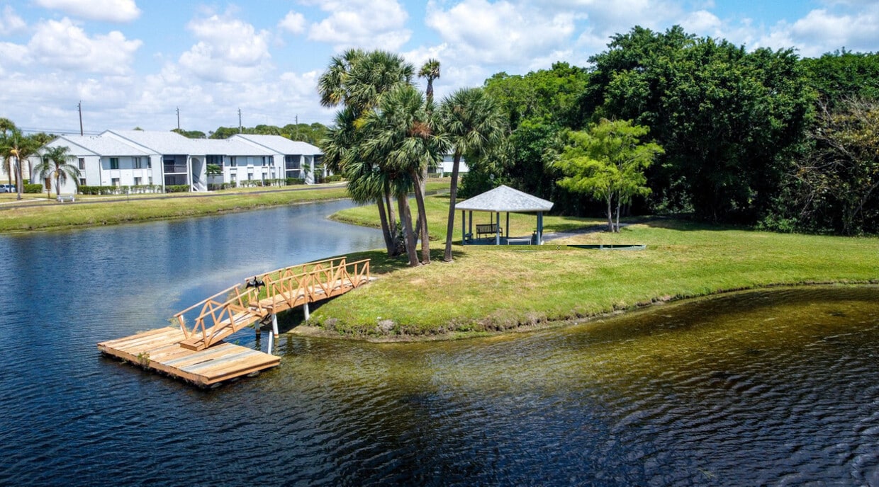 Foto del edificio - 1009 Green Pine Blvd