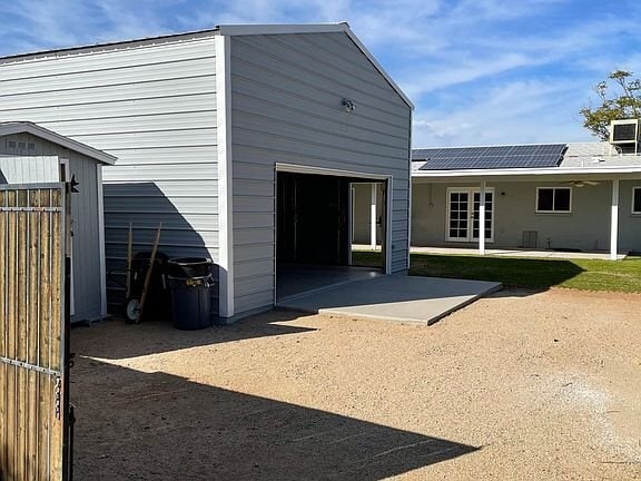 Building Photo - 3443 E Poinsettia Dr