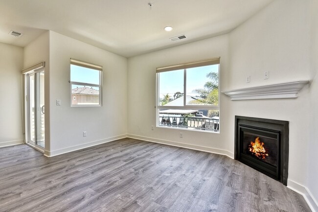 Foto del edificio - Show-stopping, Brand-New Townhome in the H...