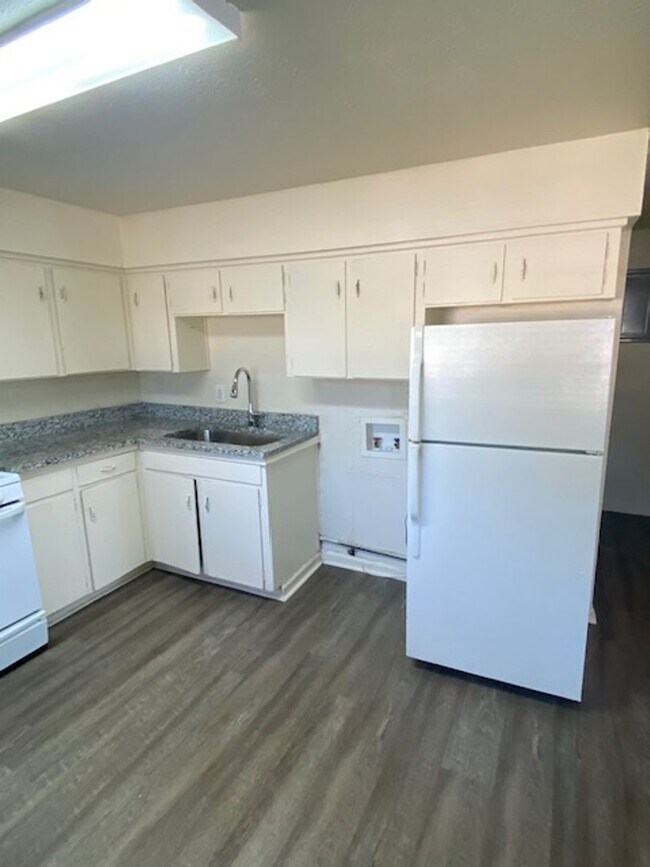 Building Photo - 4537 Saunders Dr