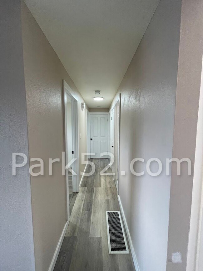 Building Photo - North Tacoma 4 Bed 2 Bath Single Family Home