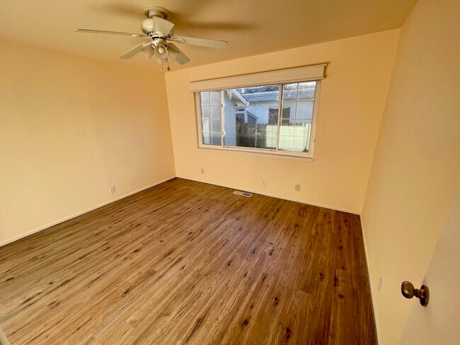 Building Photo - 55 E 39th Ave