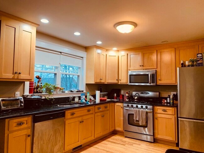 Foto del edificio - 27 Iroquois St