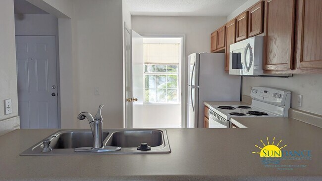 Building Photo - Great 2 Bedroom Townhouse in Fort Walton!