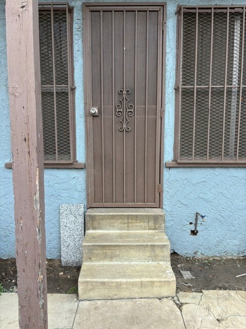 Foto del edificio - 549 W 45th St