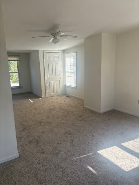 Foto del edificio - "Charming 3-Bed Townhouse with 2.5 Baths i...