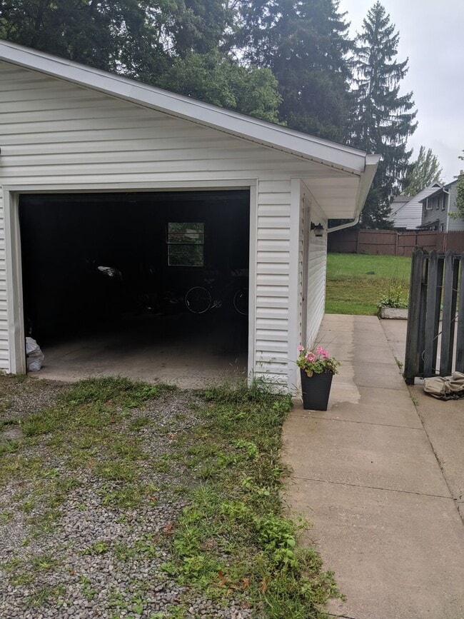 Building Photo - 711-713 Fairbanks St