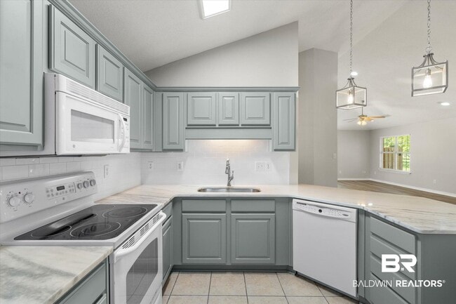 Building Photo - 21570 Palmer Ct