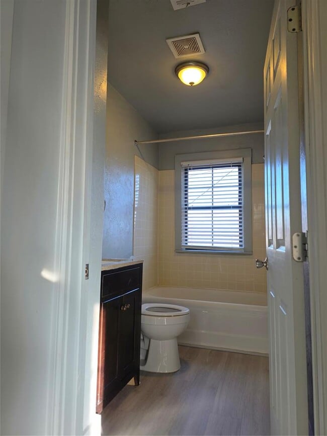 Building Photo - 1725 NW 18th St