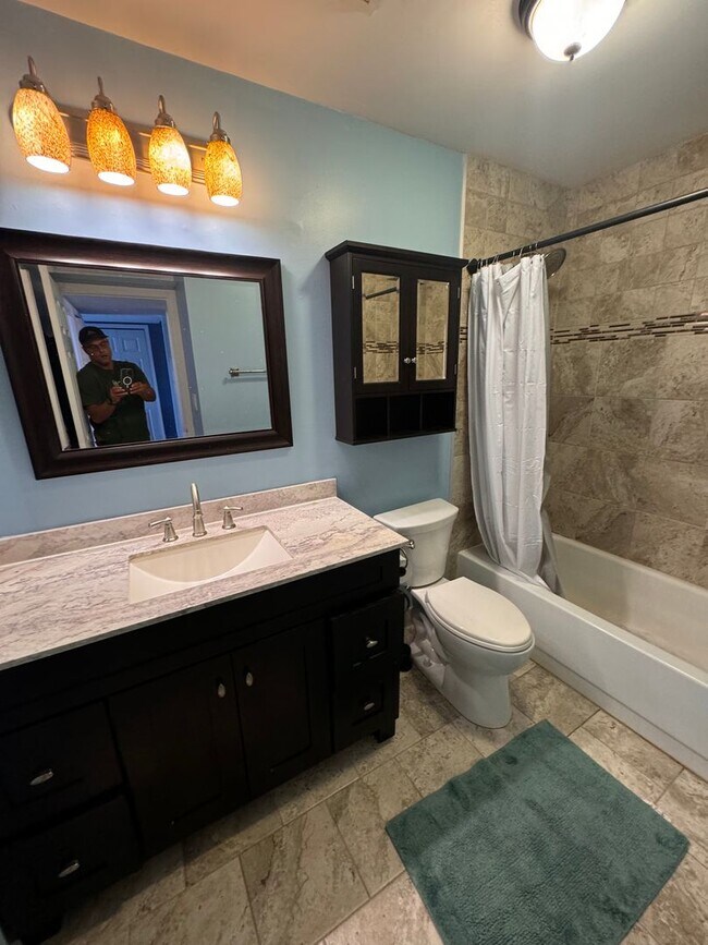 Building Photo - Fabulous Waterfront condo
