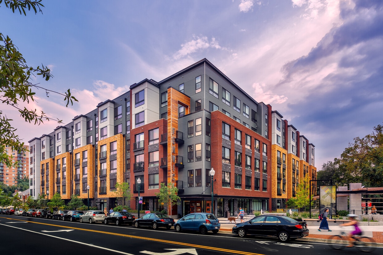 Primary Photo - Fenwick Apartments