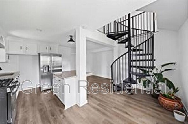 Building Photo - 7616 Elm St