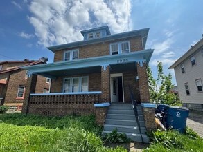 Building Photo - 2909 Denver Ave