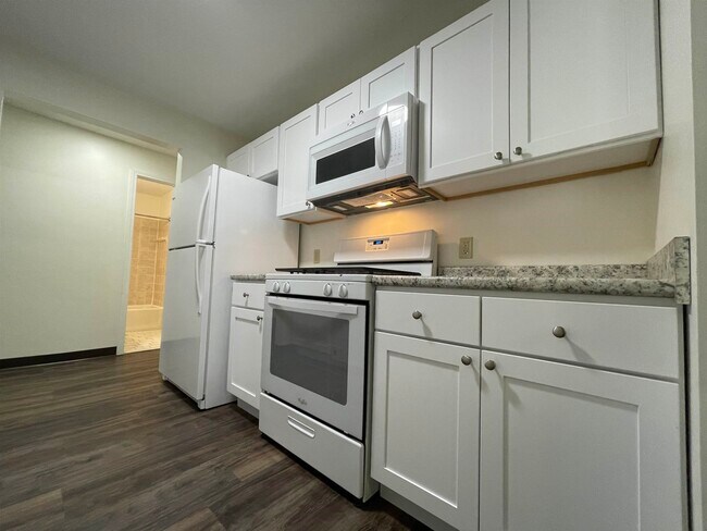 Building Photo - 385 Huse Rd