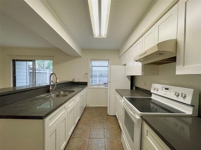 Building Photo - 5917 Fairdale Ln