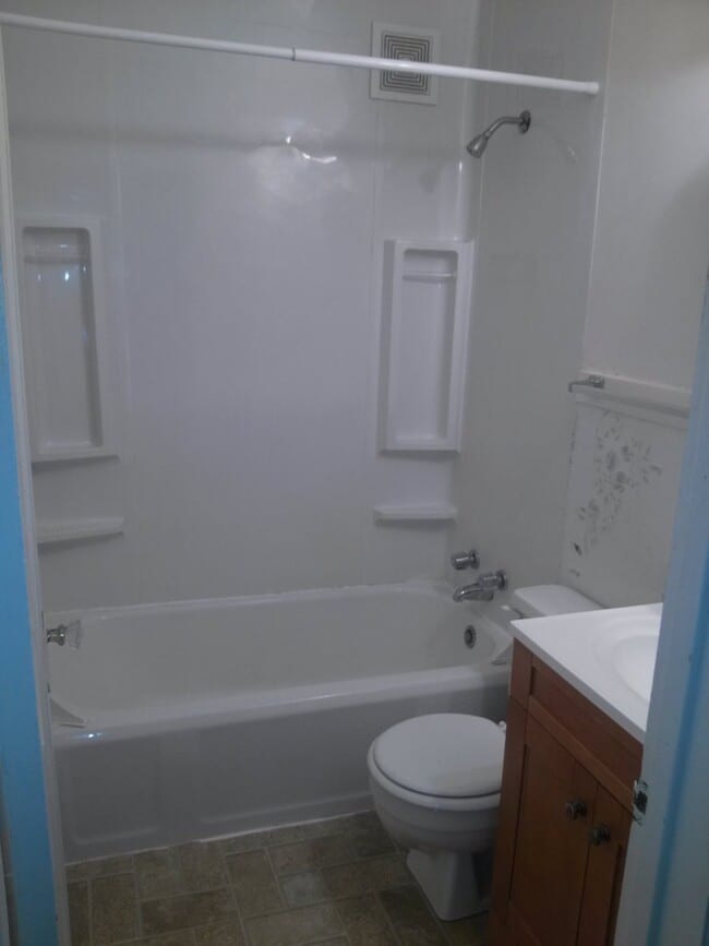 Building Photo - l518