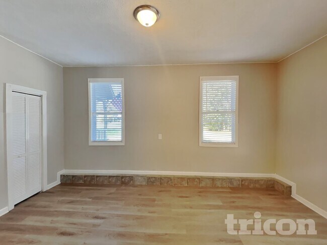 Foto del edificio - 1918 Cross Creek Dr