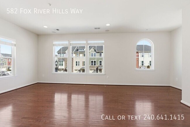 Foto del edificio - 582 Fox River Hills Way