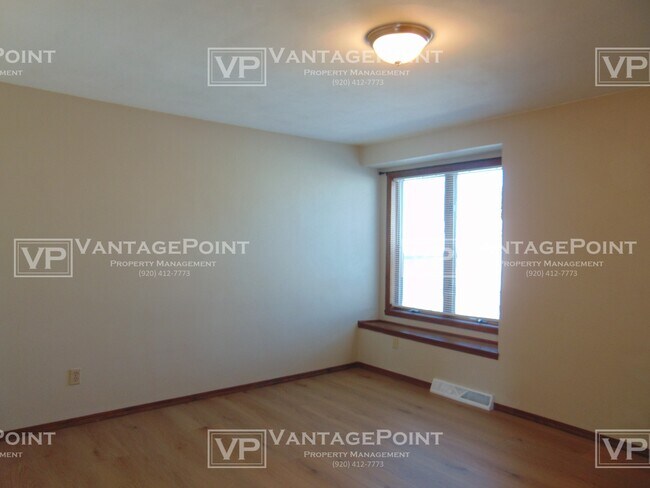 Building Photo - 2729 W Glenpark Dr
