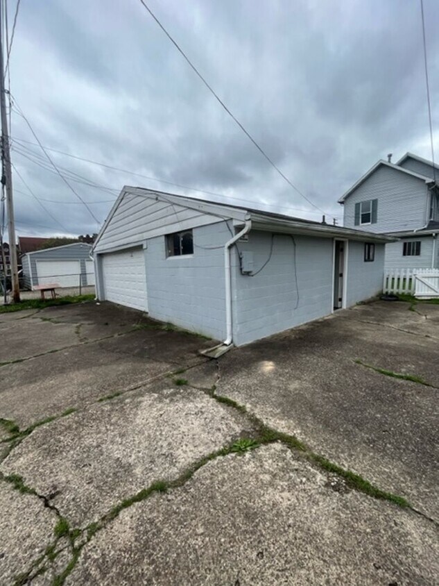 1107 19th St Unit 1107.5, Parkersburg, WV 26101 Room for Rent in