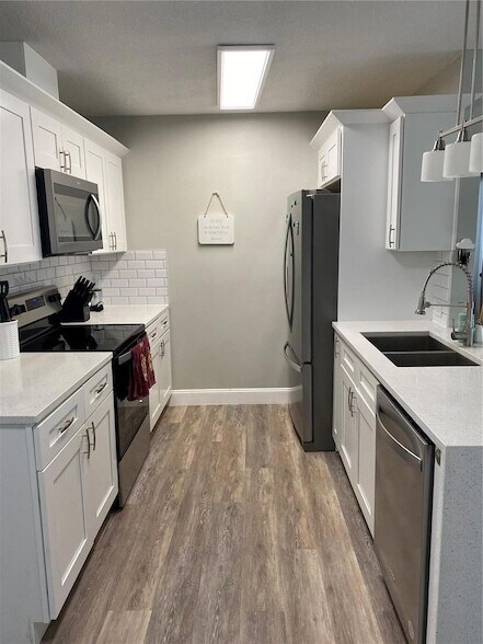 Foto del edificio - 7014 Glenview Dr