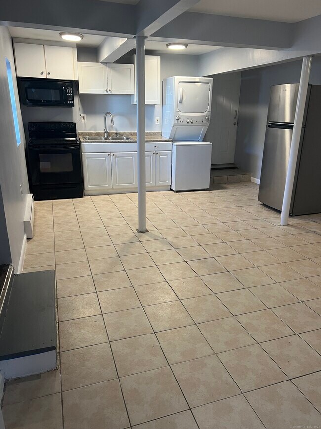 Foto del edificio - 38 Denison Ave