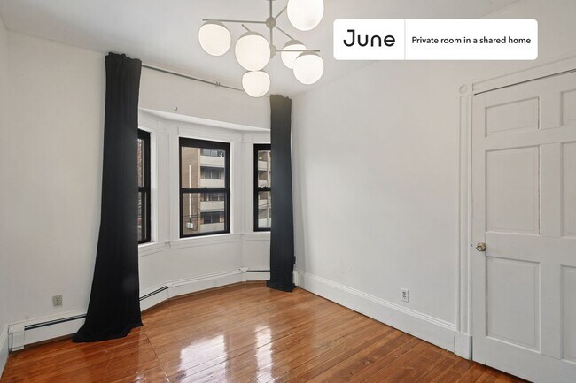 Building Photo - Room in Shared 6 bed/2 bath home