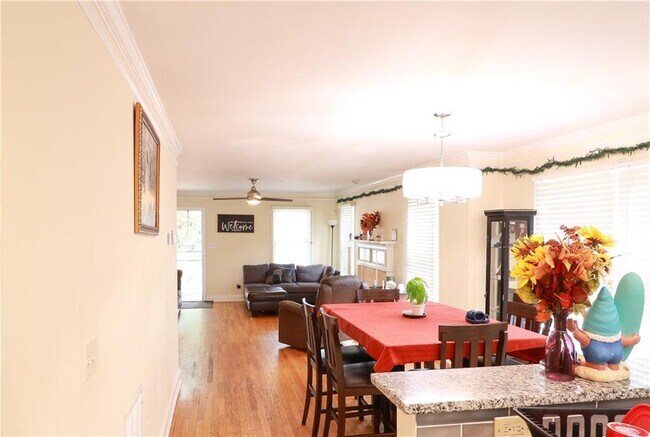 Building Photo - 3 Gould St SE