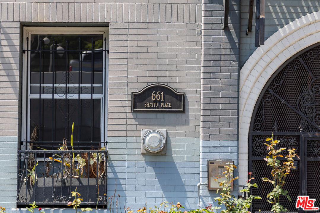 Foto del edificio - 661 Shatto Pl