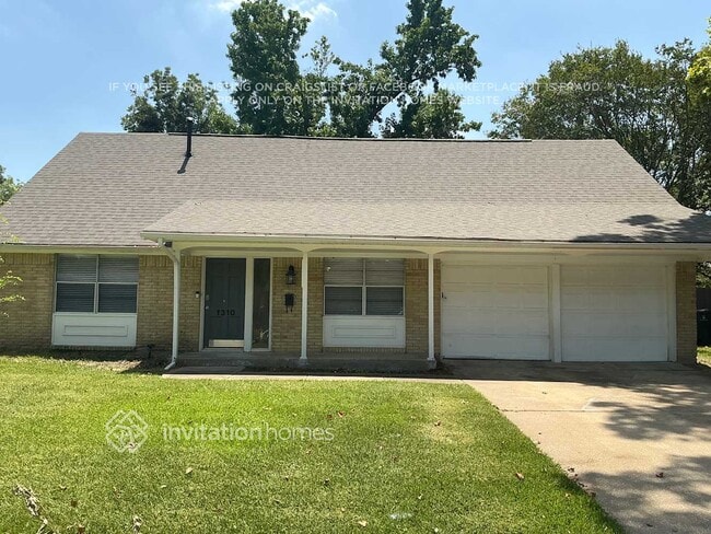 Building Photo - 1310 Lexington Dr