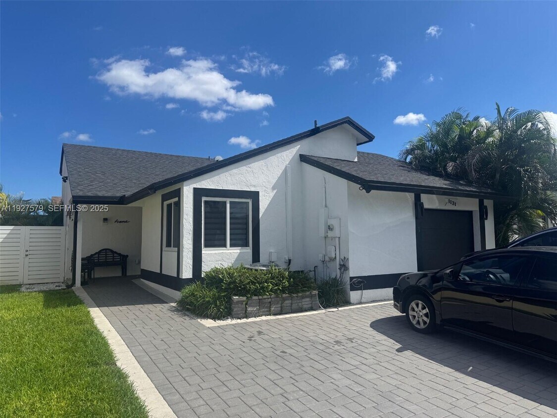 Foto principal - 1131 SW 110th Ave