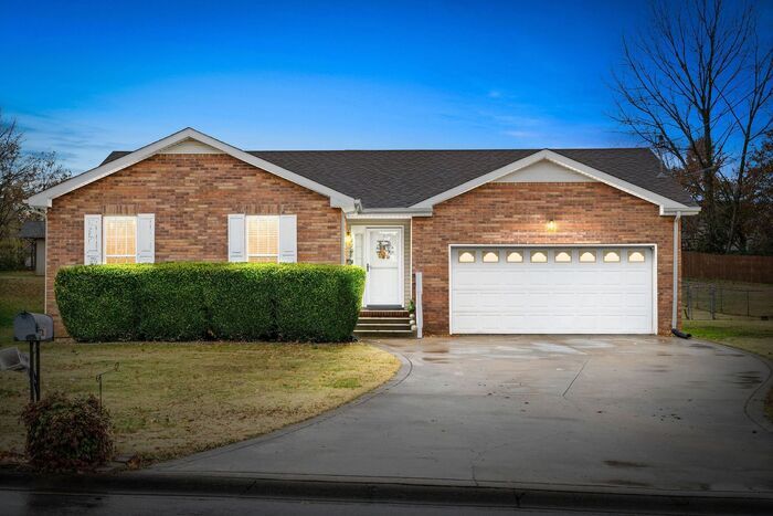 Primary Photo - 3BD 2BA Ranch style home near Ft. Campbell